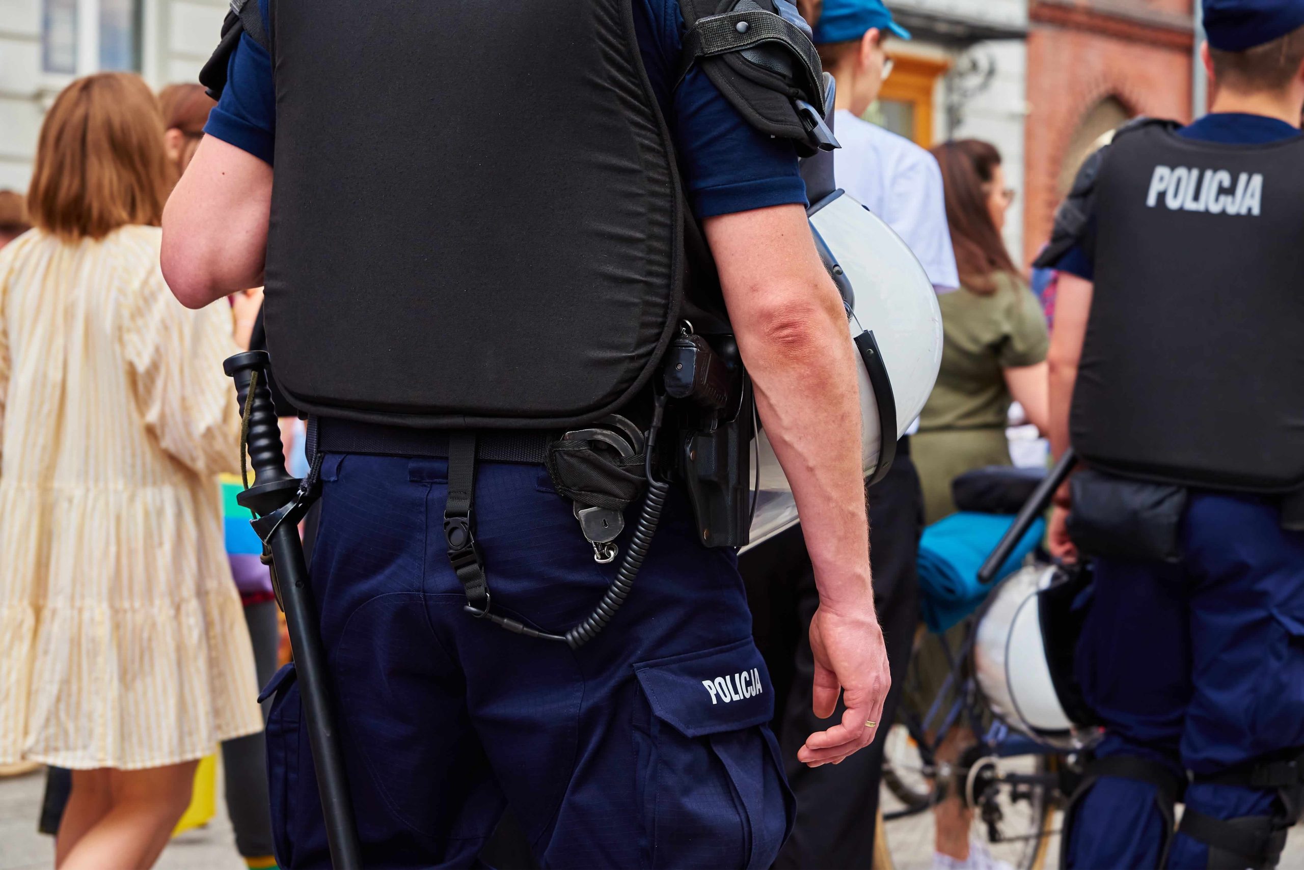 police-guard-crowd